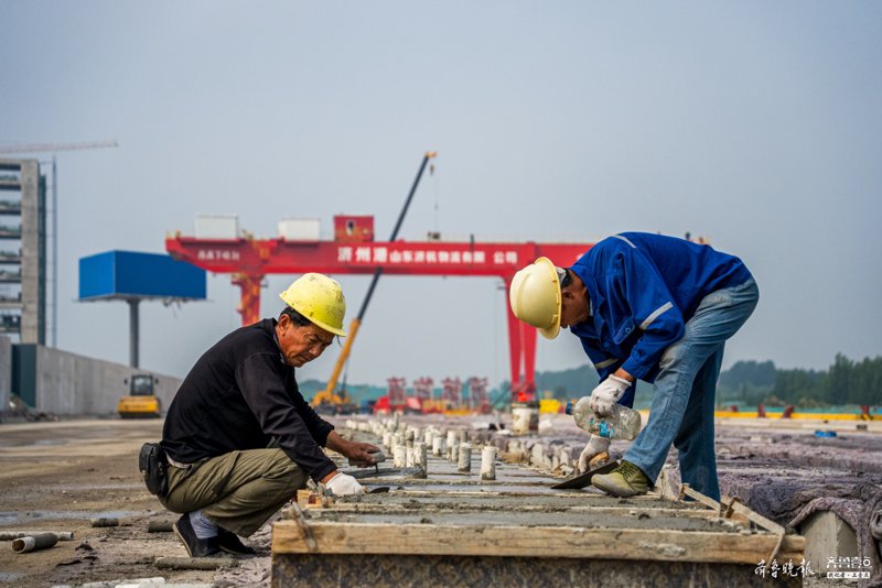 管道工程测量：传统方法 vs. 现代技术（数据对比）
